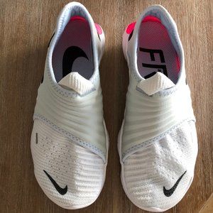 NWOT Nike Free RN Flyknit 6.5
